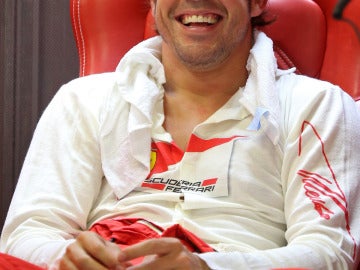 Alonso, sonriente en el box