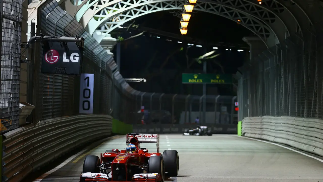 Fernando Alonso rueda en Singapur