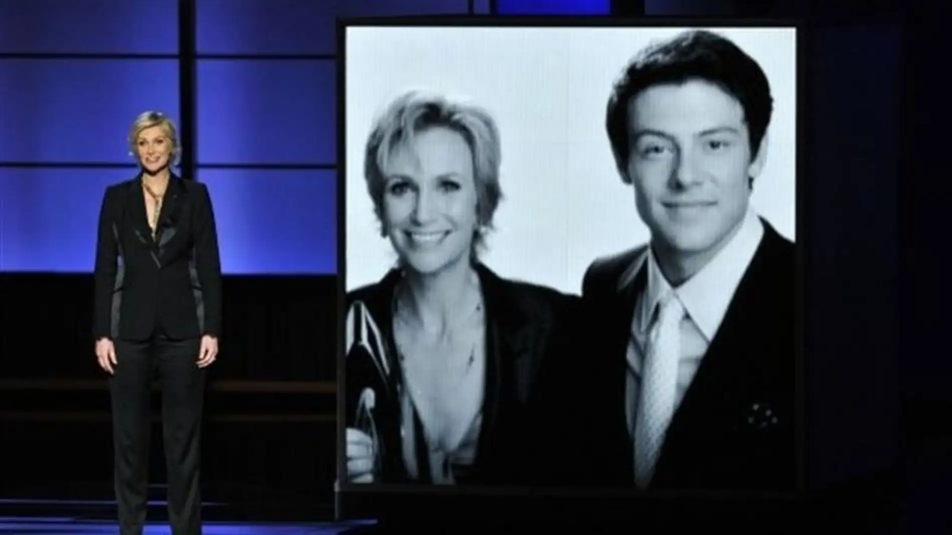 Jane Lynch (Glee) rinde tributo a Cory Monteith en los Emmy  