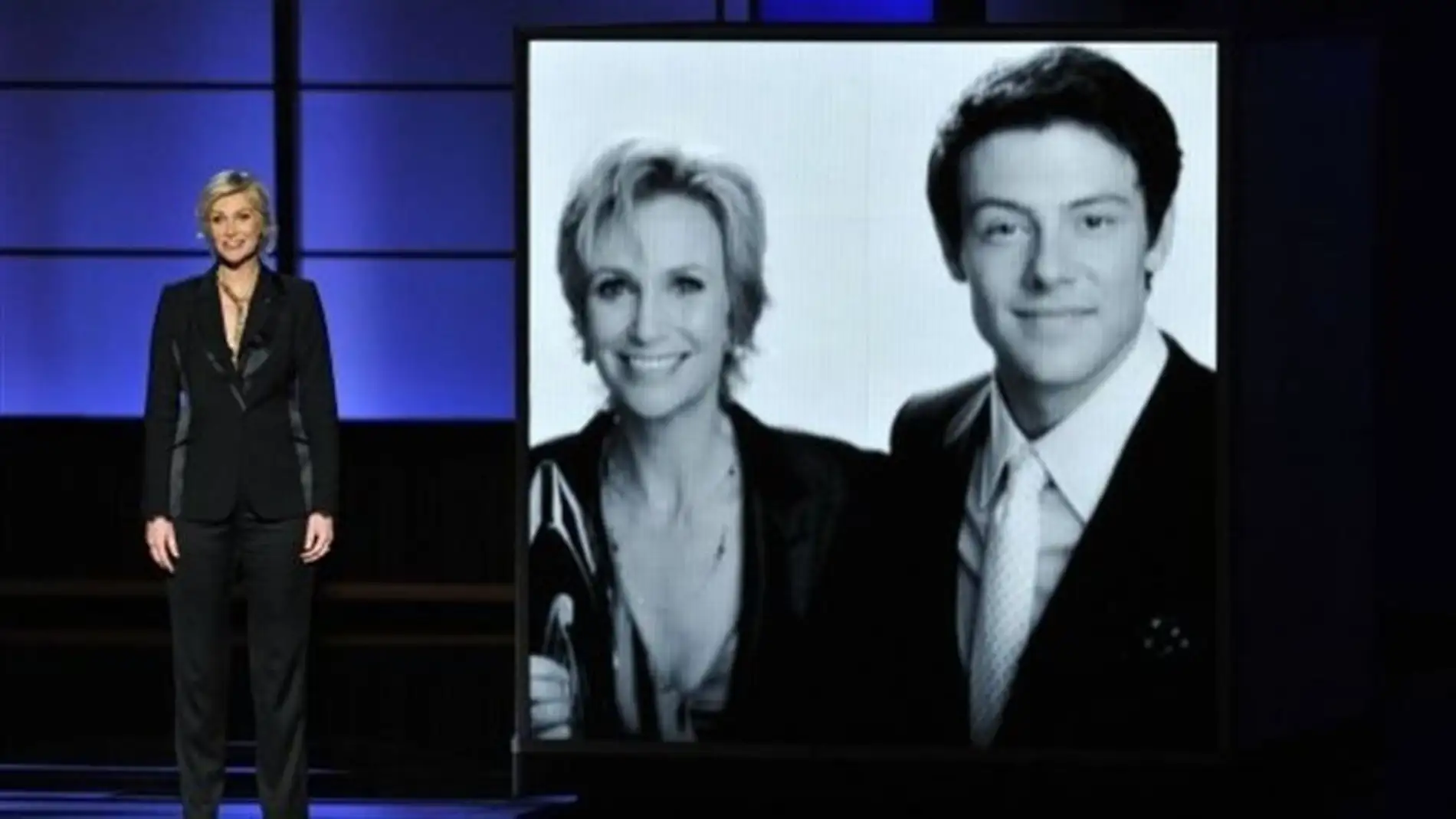 Jane Lynch (Glee) rinde tributo a Cory Monteith en los Emmy