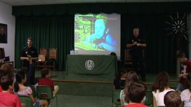 La Policía enseña a los niños a moverse con seguridad en Internet