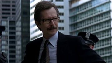 Gary Oldman como James Gordon