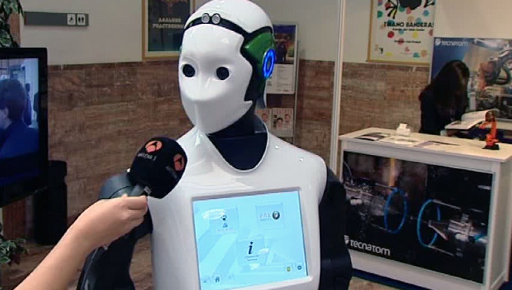 Antena 3 entrevista a un robot