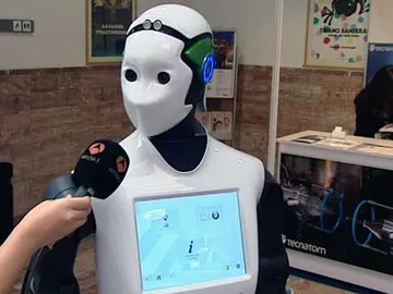 Antena 3 entrevista a un robot Antena 3 entrevista a un robot