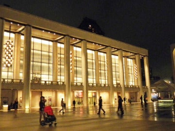 Fachada de la City Ópera de Nueva York.