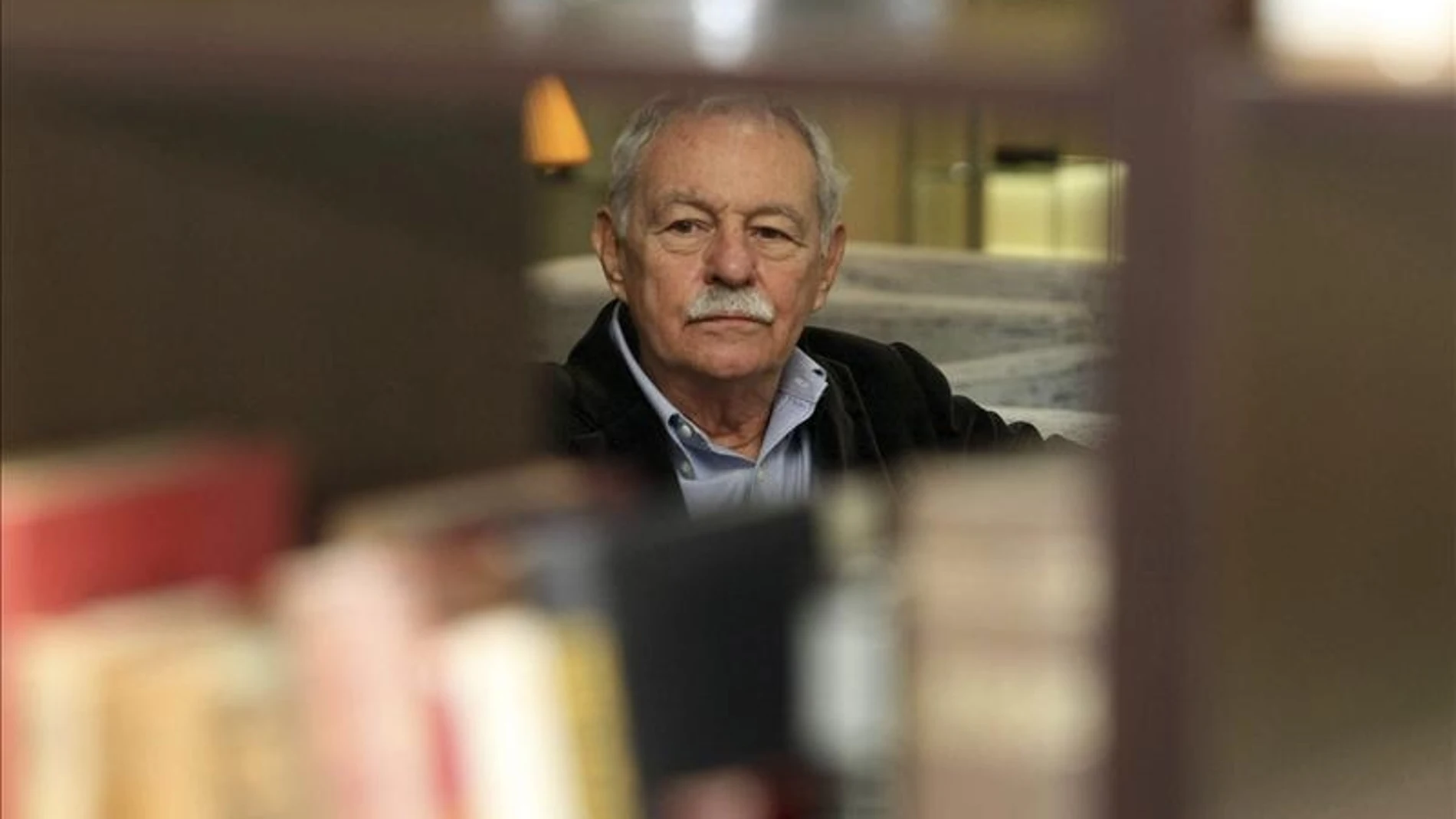 Eduardo Mendoza, premiado en Liber Eduardo Mendoza, premiado en Liber