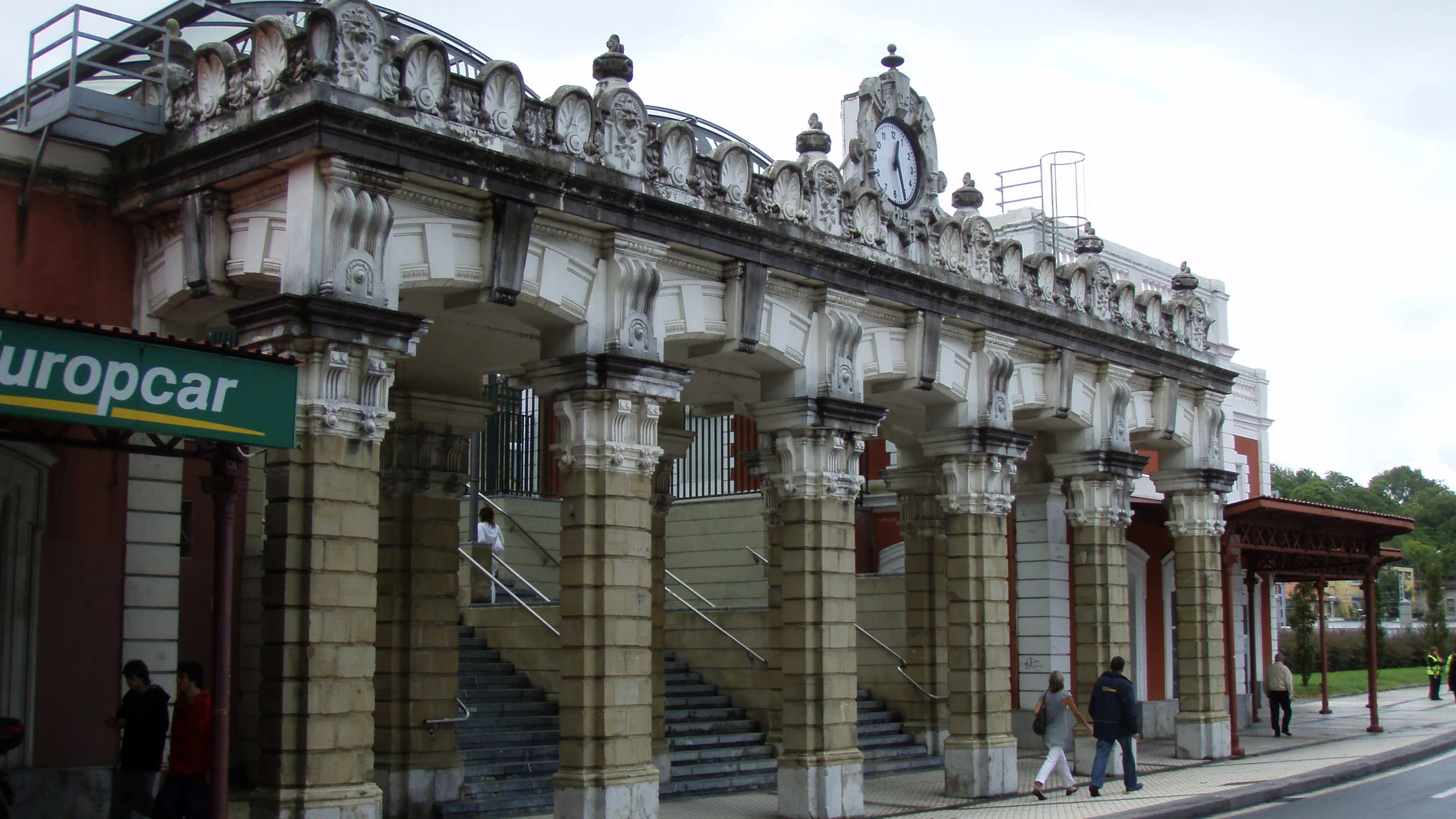 Fachada de Renfe Fachada de Renfe