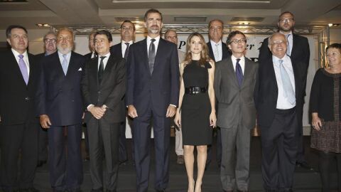 Foto de familia de la gala de los premios Liber con los Pr&iacute;ncipes de Asturias, Felipe y Letizia