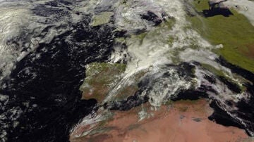 Las nubes cercan Cataluña y Baleares