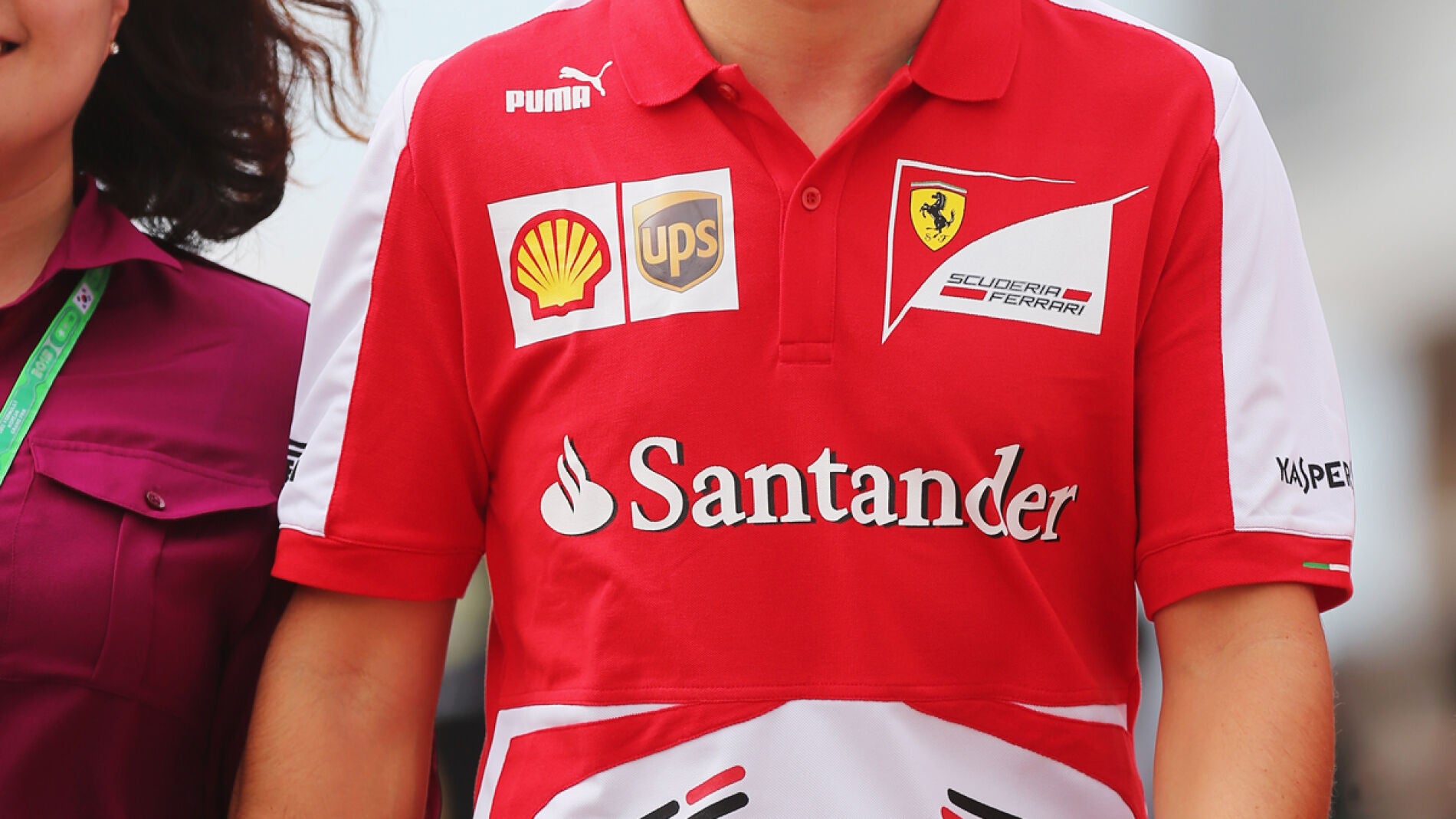 Alonso, por el paddock de Corea