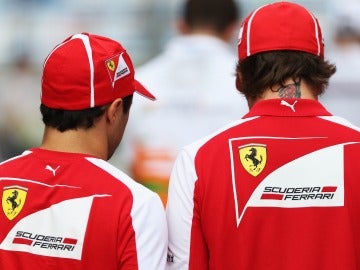 Massa y Alonso en el paddock