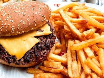Hamburguesa con patatas Hamburguesa con patatas