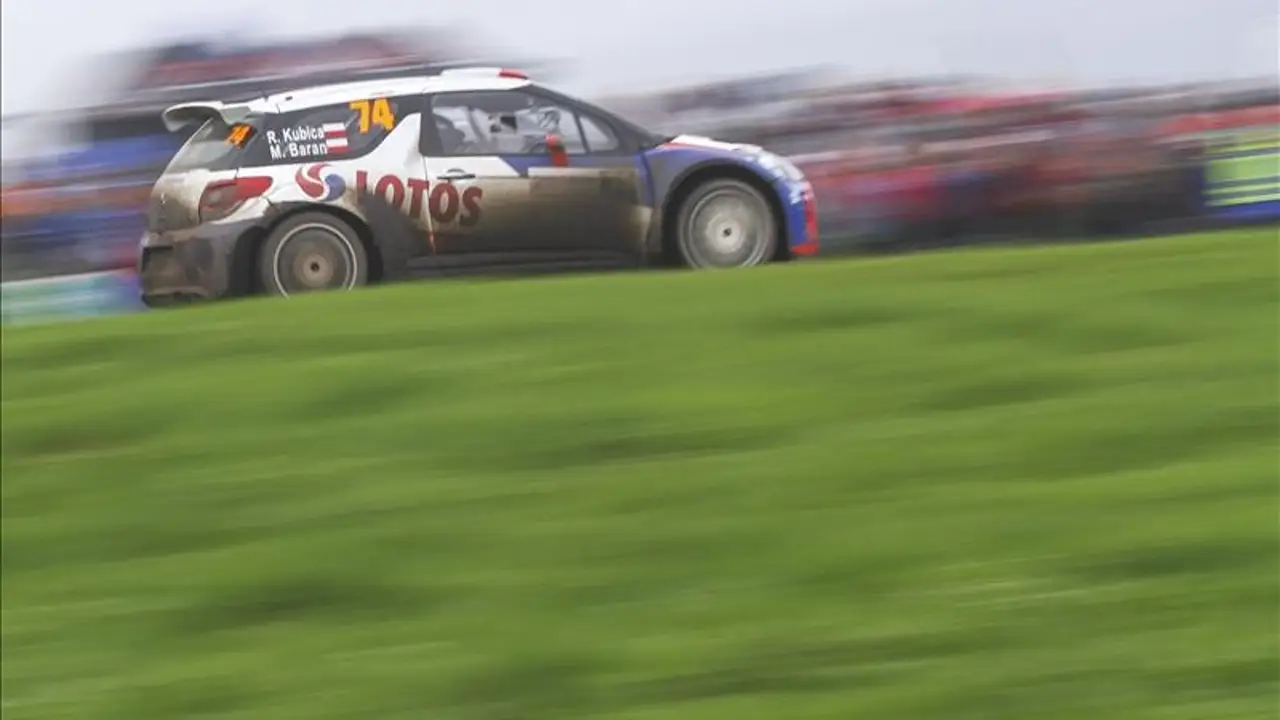 Kubica conduciendo su Citroen DS3 RRC.