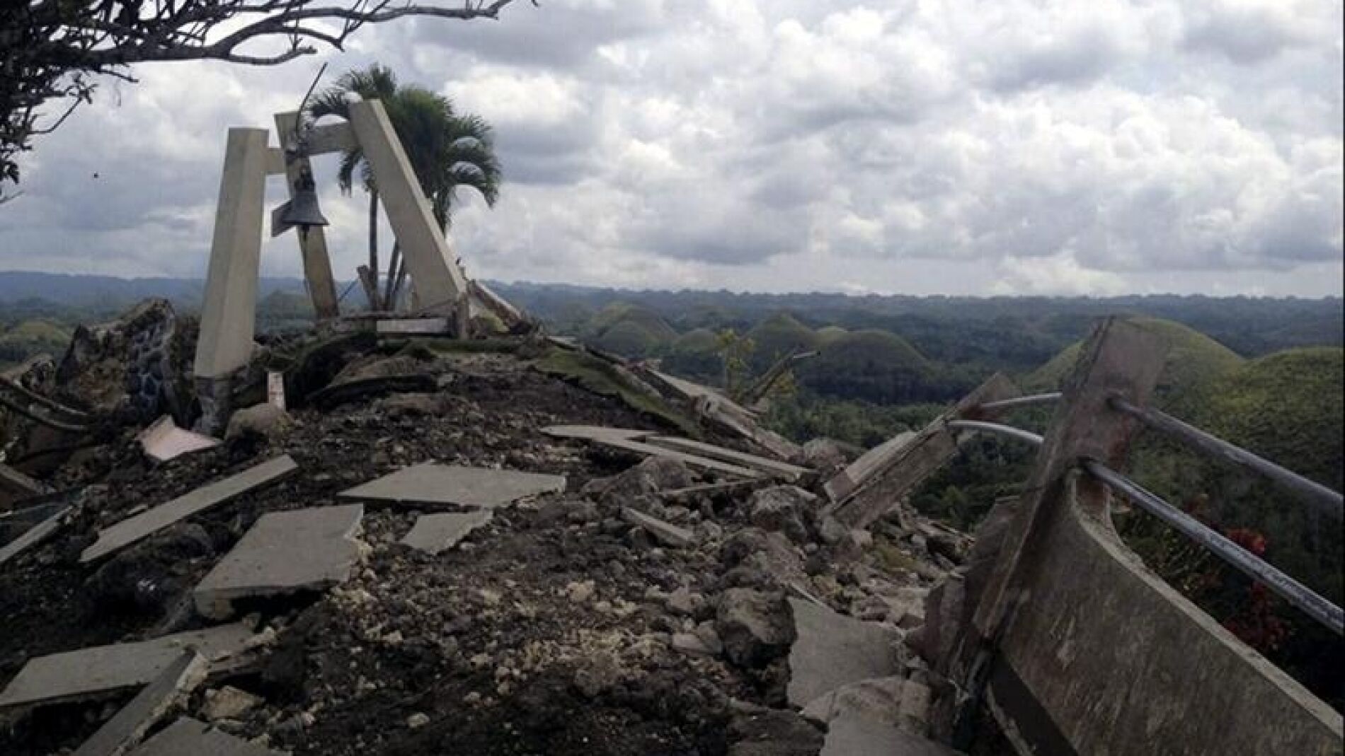 Consecuencias del terremoto (15-10-2013)