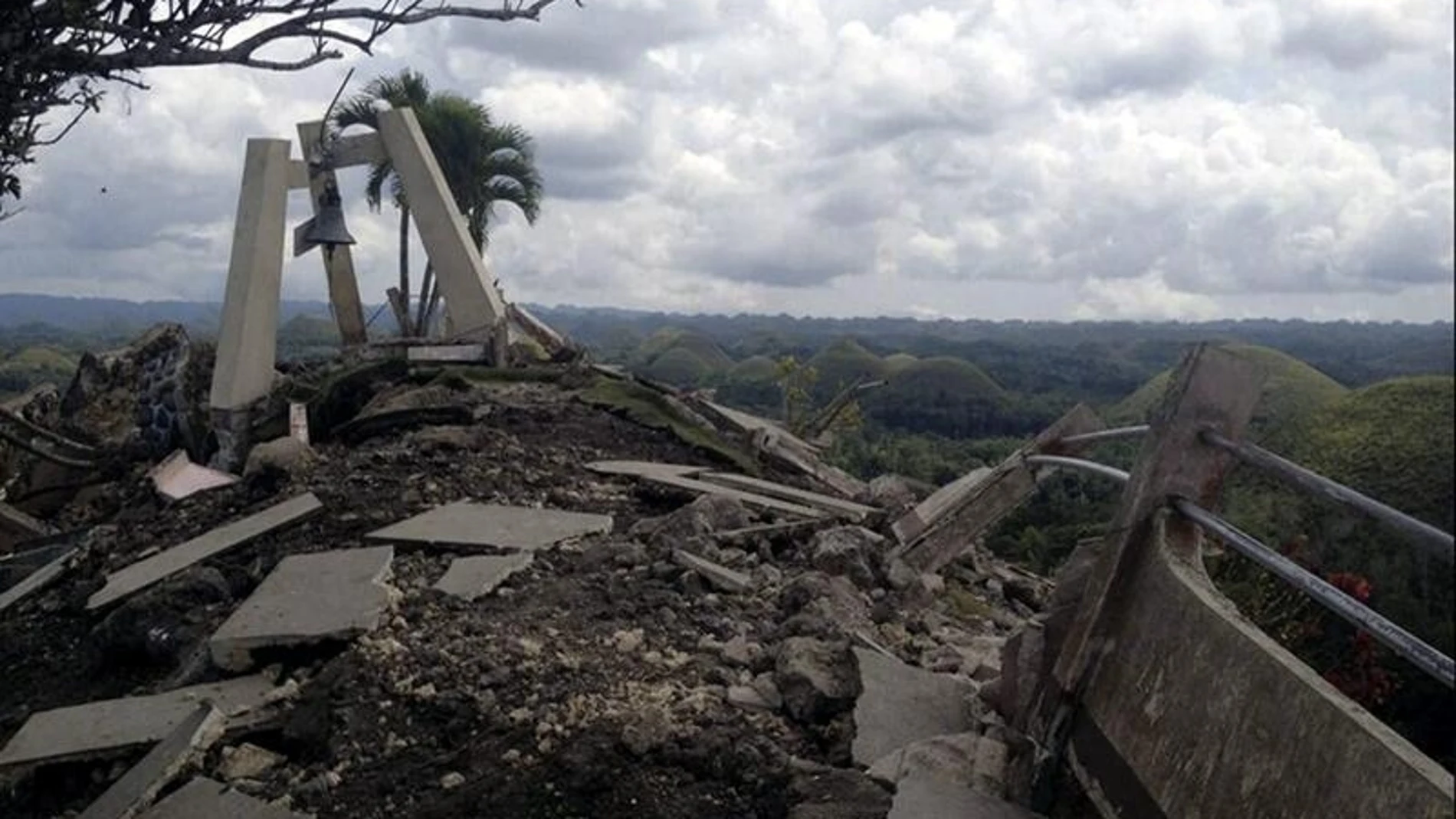 Consecuencias del terremoto (15-10-2013) Consecuencias del terremoto (15-10-2013)