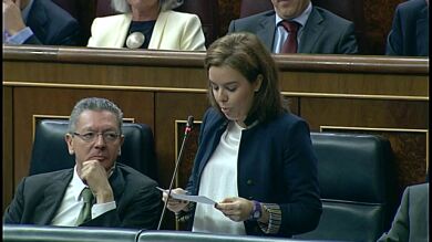 Santamaría acusa a Valeriano Gómez de cifrar en el 25% a los parados que defraudaron