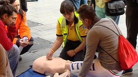 Pr&aacute;ctica de una resucitaci&oacute;n cardiopulmonal
