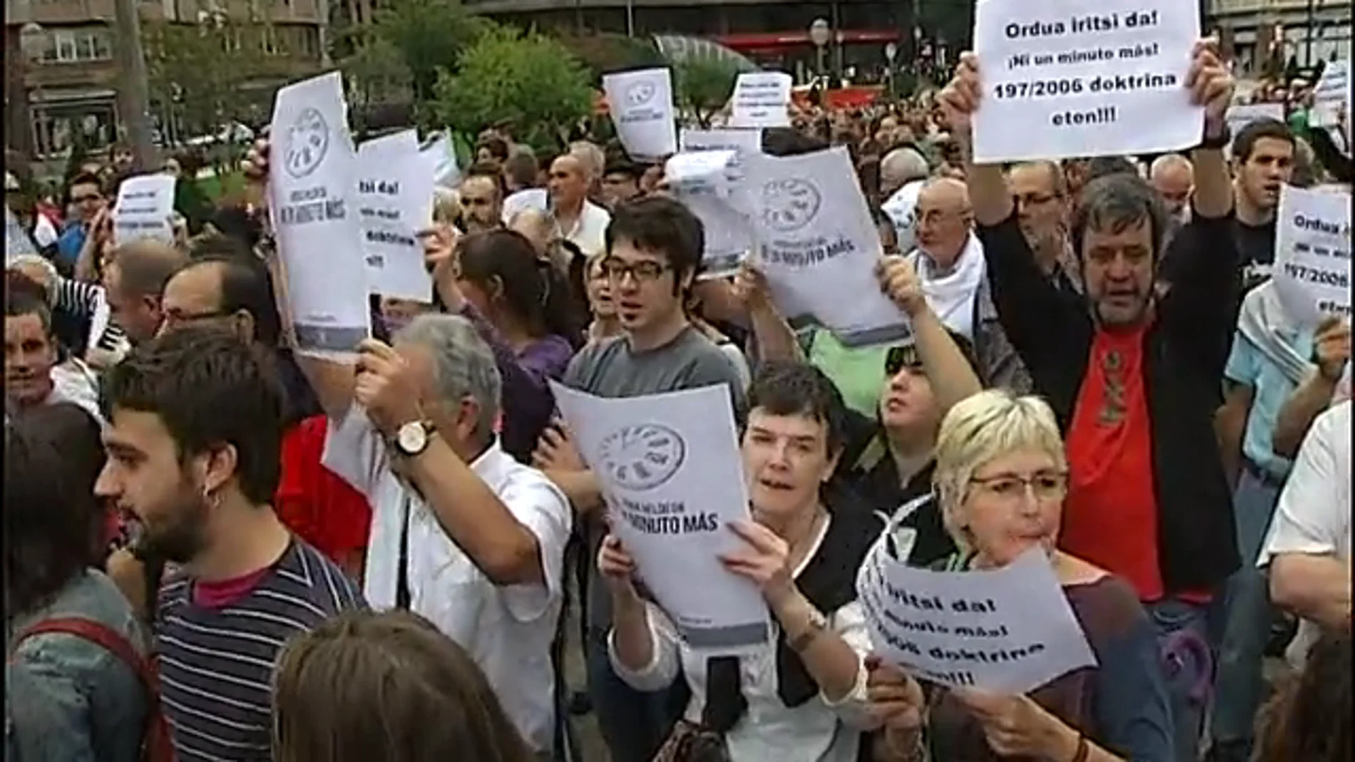 Manifestantes a favor de presos etarras Manifestantes a favor de presos etarras