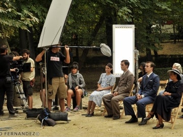 Adriana Ugarte y Raúl Arévalo grabando