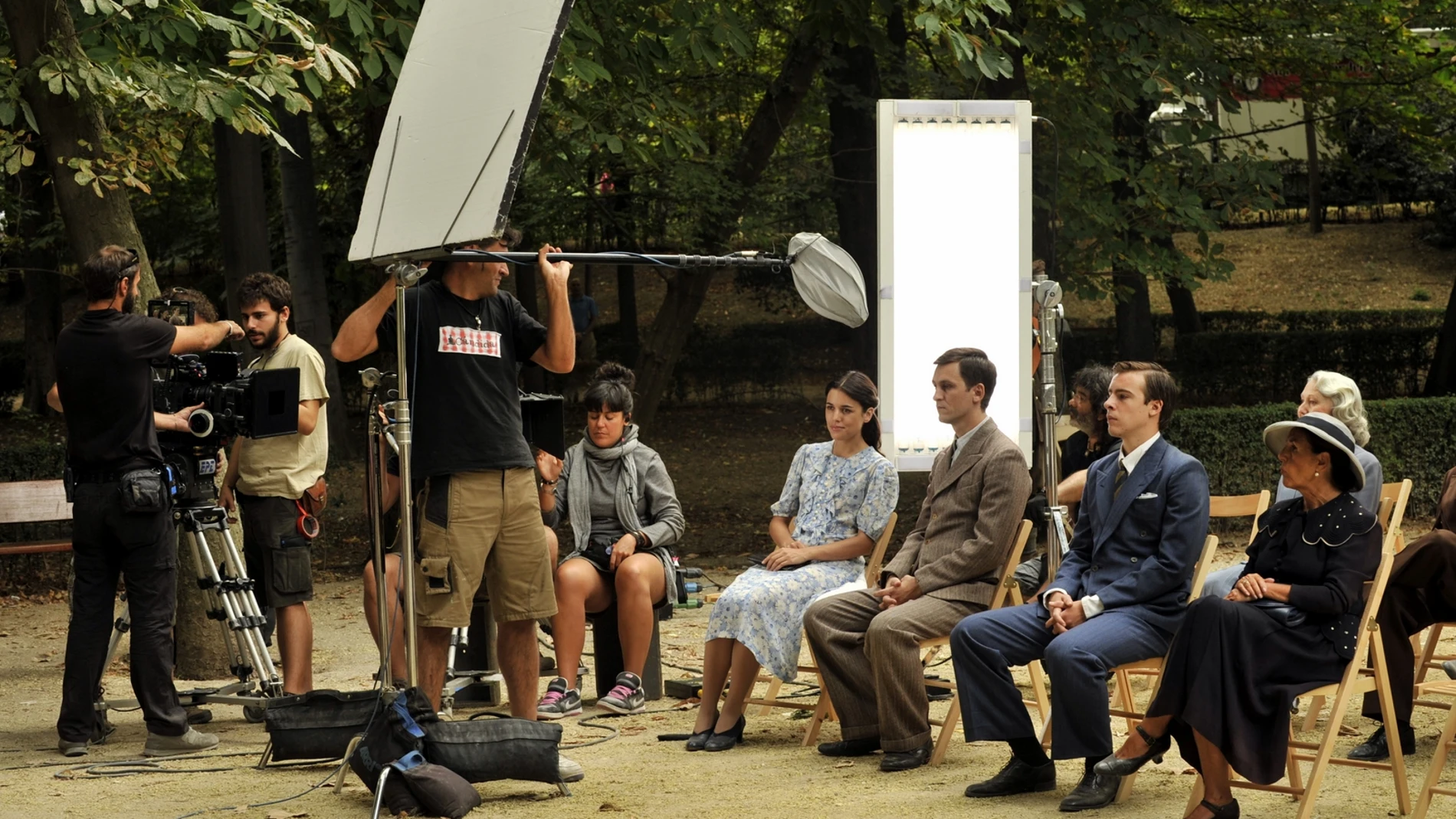 Adriana Ugarte y Raúl Arévalo grabando