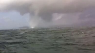 Un tornado en medio de la Ría de Arousa se debilita sin ocasionar daños
