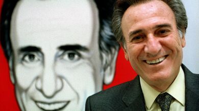 Miles de personas se acercan a la capilla ardiente de Escobar a darle el último adiós