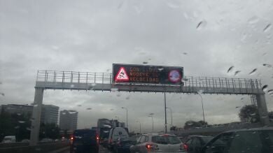 La lluvia causa 144 kilómetros de atascos en los accesos a Madrid