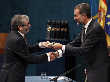 El Príncipe entrega a Antonio Muñoz Molina el Príncipe de Asturias de Las Letras