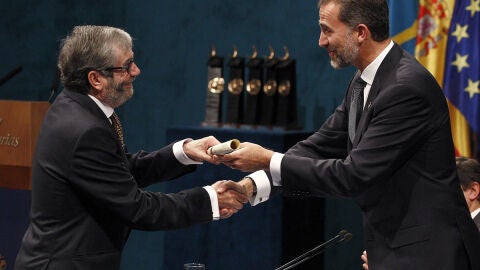 El Pr&iacute;ncipe entrega a Antonio Mu&ntilde;oz Molina el Pr&iacute;ncipe de Asturias de Las Letras