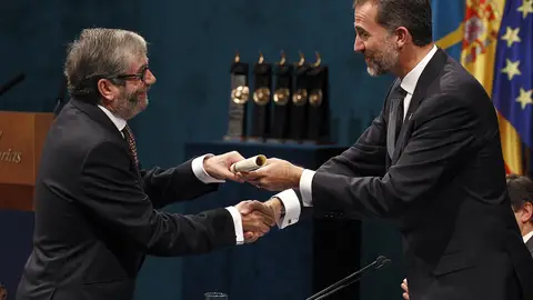 El Príncipe entrega a Antonio Muñoz Molina el Príncipe de Asturias de Las Letras El Príncipe entrega a Antonio Muñoz Molina el Príncipe de Asturias de Las Letras