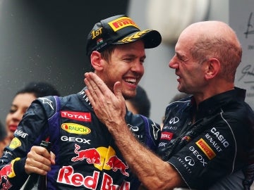 Newey festeja junto a Vettel