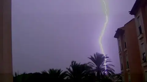 Un temporal de lluvia y viento causa estragos en Valencia y Murcia Un temporal de lluvia y viento causa estragos en Valencia y Murcia