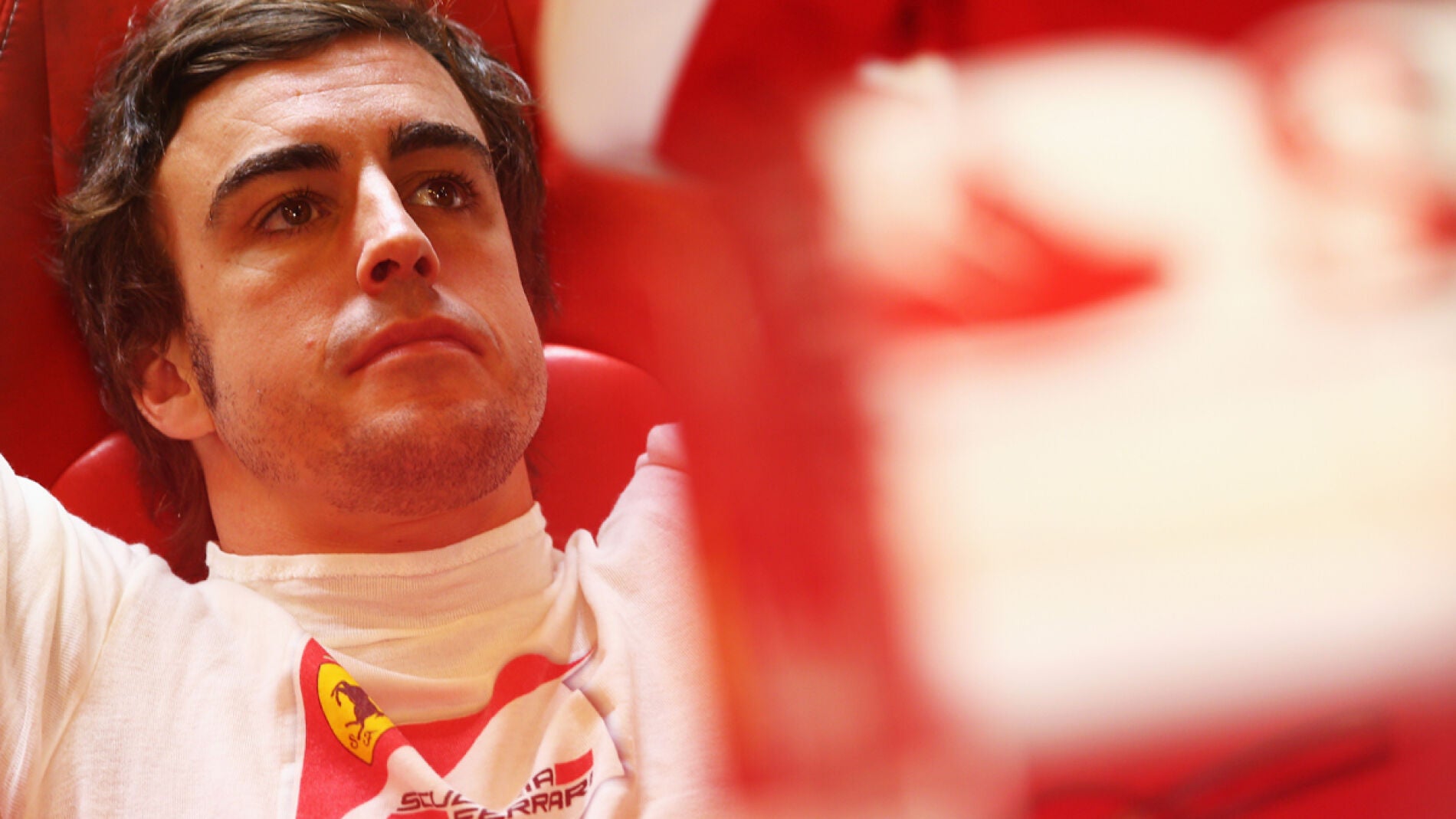 Alonso, en el box de Ferrari