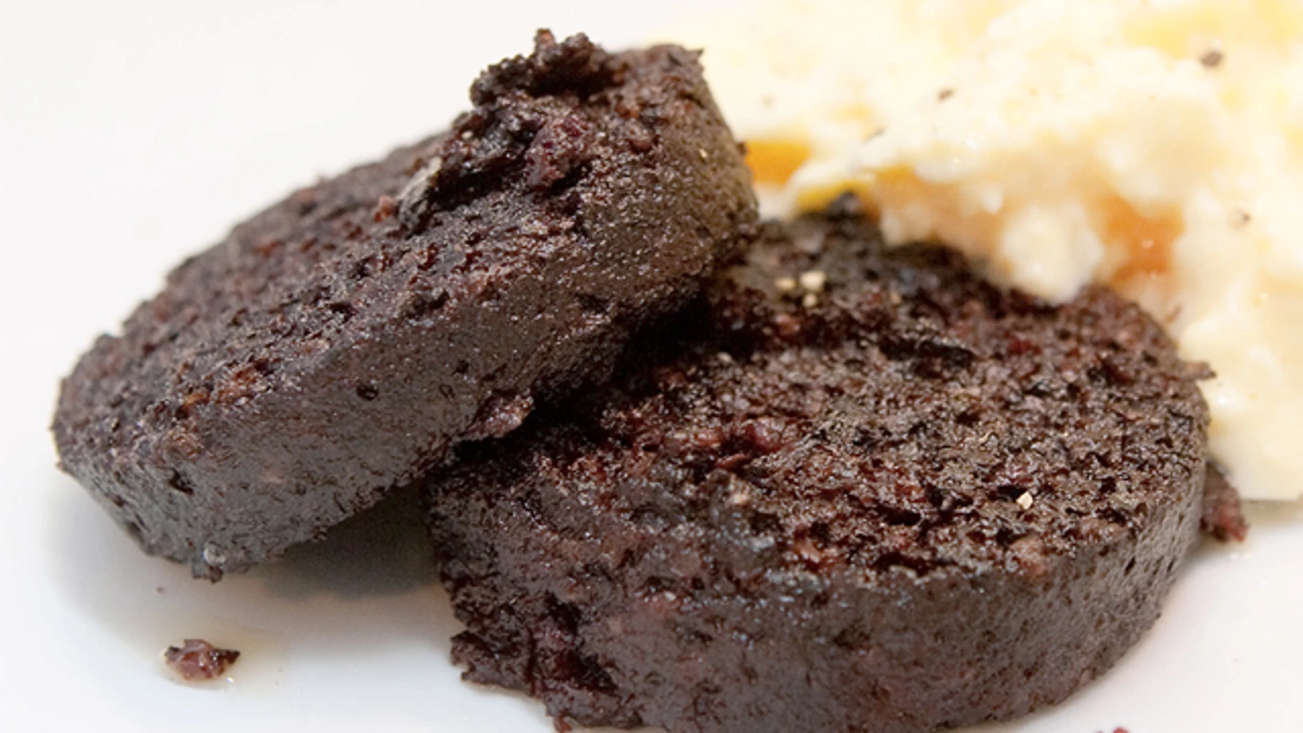 Imagen de archivo de un plato de morcilla. Imagen de archivo de un plato de morcilla.