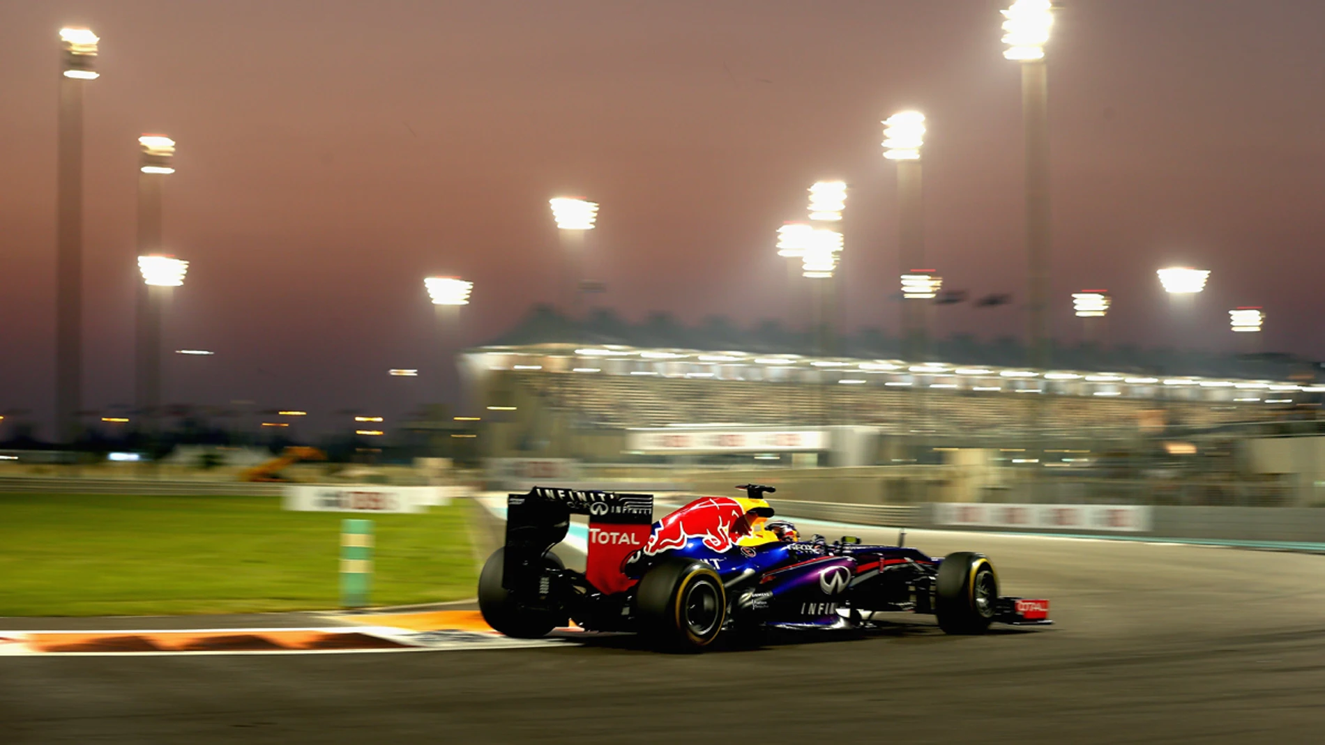 El RB9 de Vettel, en Yas Marina