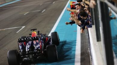 Alonso termina quinto sobre Yas Marina en el séptimo triunfo consecutivo de Vettel