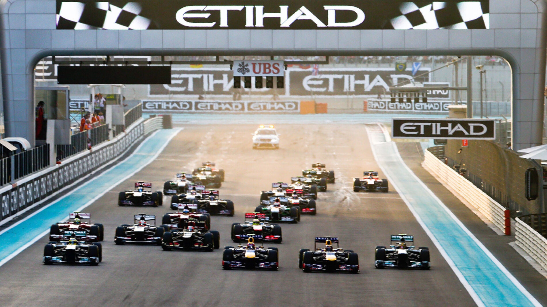 Salida del GP de Abu Dabi