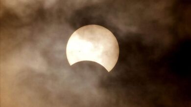 Un eclipse de Sol 'híbrido' se ha podido observar desde toda España