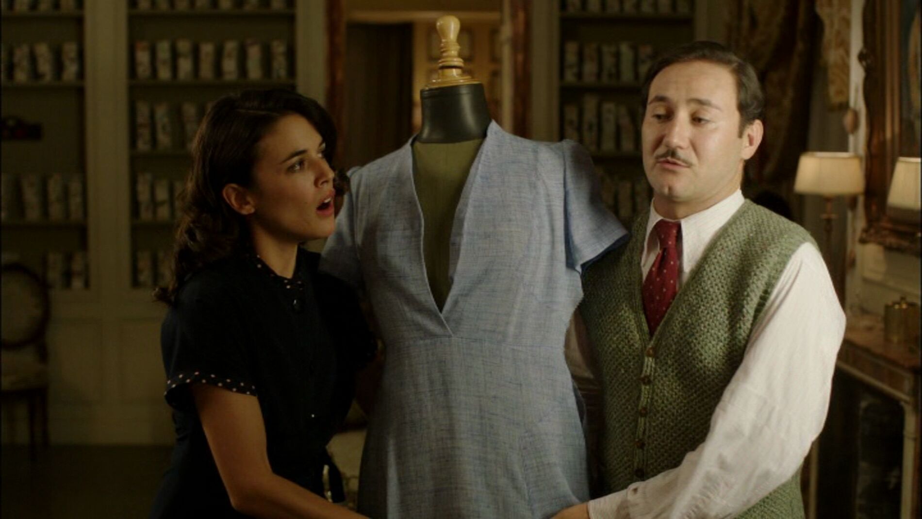 F&eacute;lix le cuenta a Sira qui&eacute;n es Rosalinda Fox