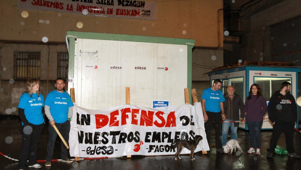 Trabajadores de Fagor encerrados en la planta de Basauri