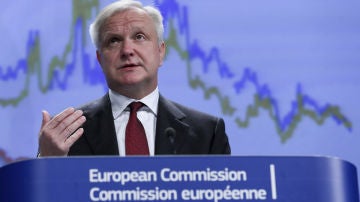 Olli Rehn en rueda de prensa