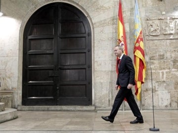 Alberto Fabra tras comparecer en el Palau dela Generalitat.