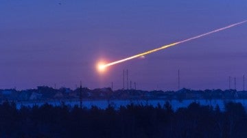 Imagen de un meteorito cayendo en Cheliábinsk, Rusia, en 2013