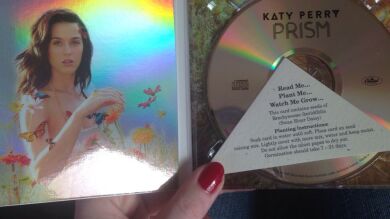 El nuevo disco de Katy Perry desata la alarma biológica en Australia