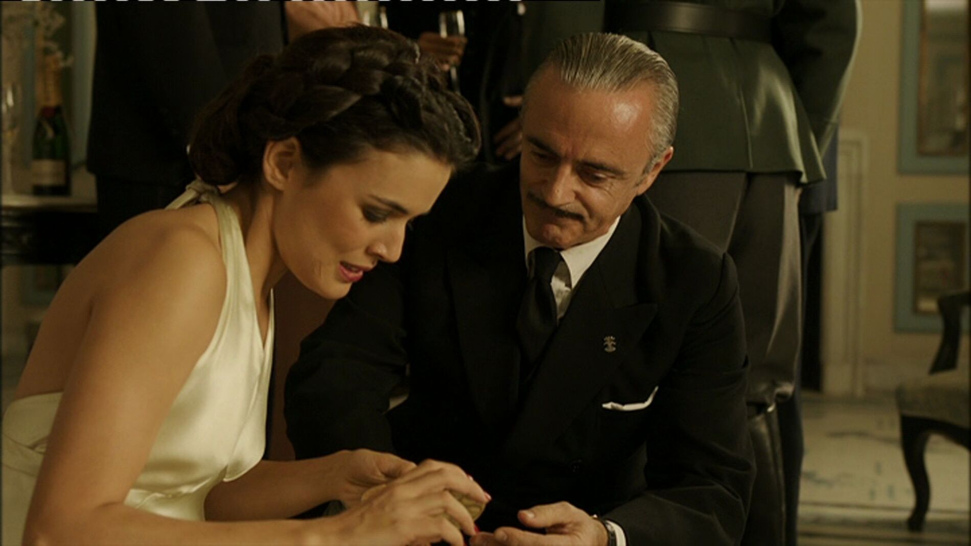 Sira se 'infiltra' en el grupo de Serrano Su&ntilde;er