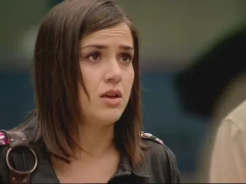 Lucía se confiesa a César Lucía se confiesa a César