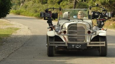 El coche con cámaras y unas divertidísimas Adriana Ugarte y Hannah New