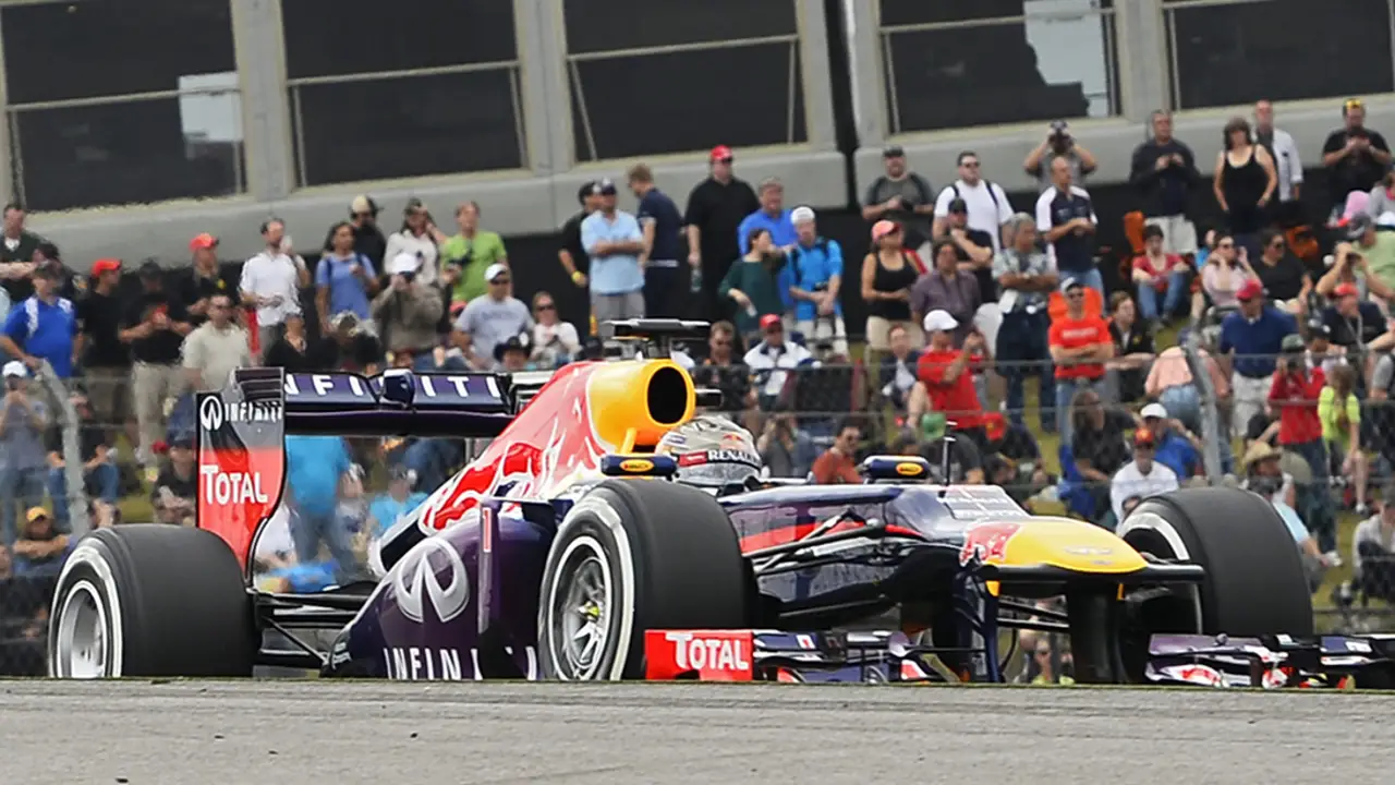 Vettel se luce ante la grada
