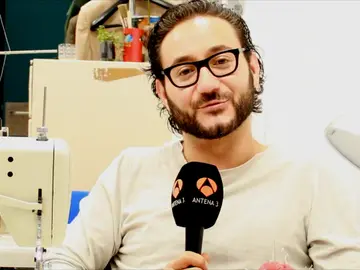 Entrevista con Carlos Santos en la sastrería Entrevista con Carlos Santos en la sastrería
