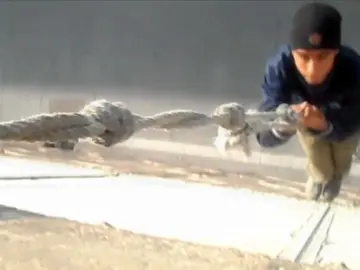 Niños marroquíes intentan entrar en España Niños marroquíes intentan entrar en España